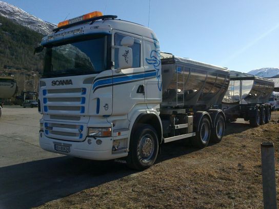 Bjørn Ytre i Scania R560 med asfaltbaljer