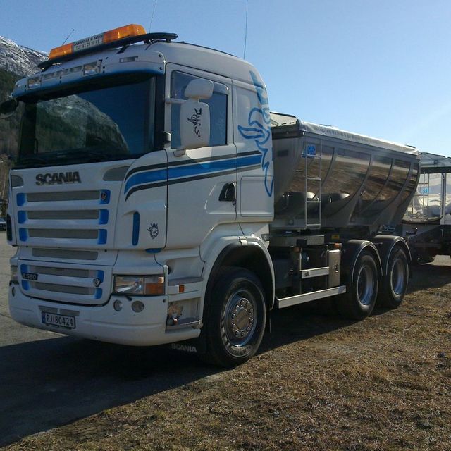 Bjørn Ytre i Scania R560 med asfaltbaljer